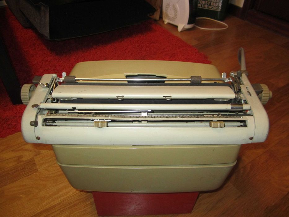 Máquina de escrever Messa M1