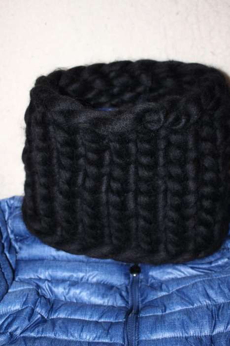Czarny komin - szal na drutach - gruby splot, wełna super bulky