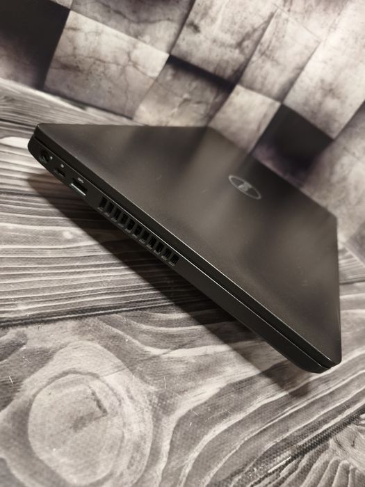 .Dell 5500 15.6 FHD IPS I5 8265 16 ram 256 SSD Excellent Bat ноутбуки