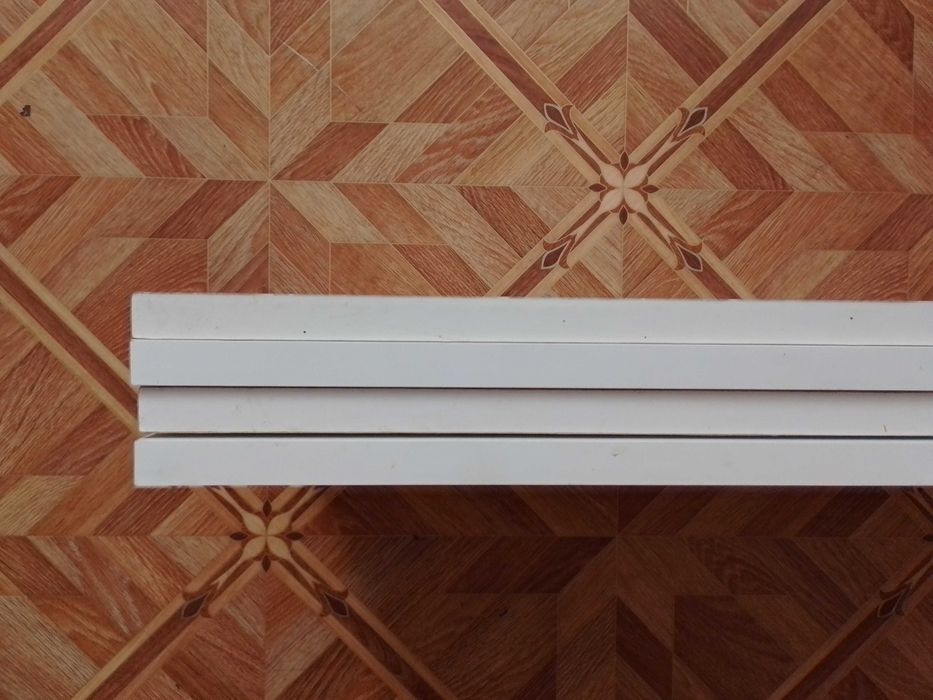 Полки ДСП белого цвета. 28 х 58 х 1,7 см. 4 штуки. Цена за одну полку.