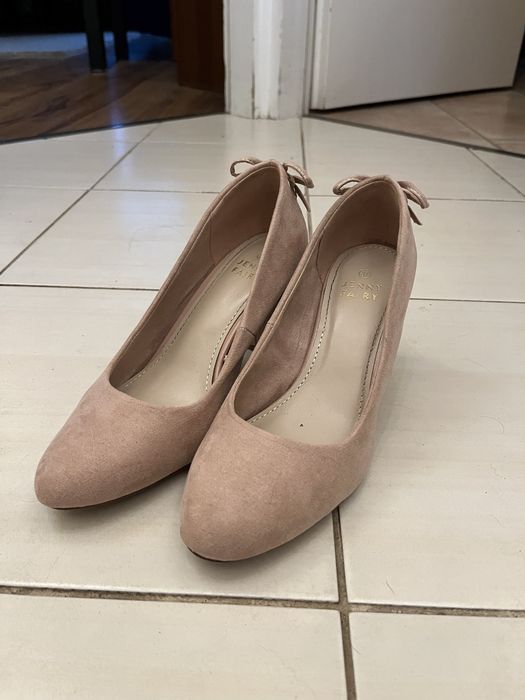 Różowe buty na obcasie