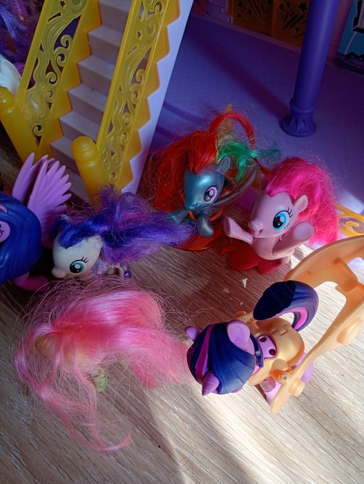 Zamek my little pony i 23 koniki