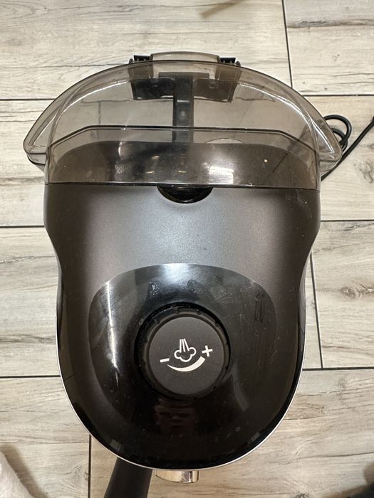 Ciśnieniwy ekspres do kawy De’Longhi w zestawie