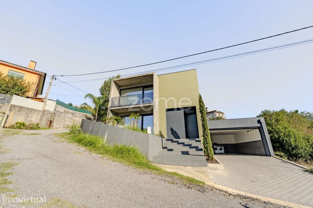 Moradia T3 Semi-Nova em Lanhas, Vila Verde