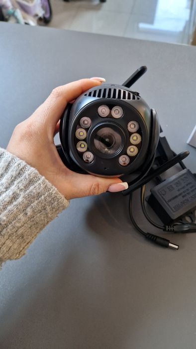 2szt Kamer Wi-Fi obrotowa zewnętrzna.