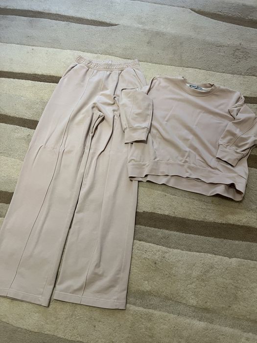 Костюми жіночі класичний і прогулочний