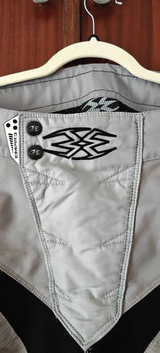 Calças Empire Contact Zero