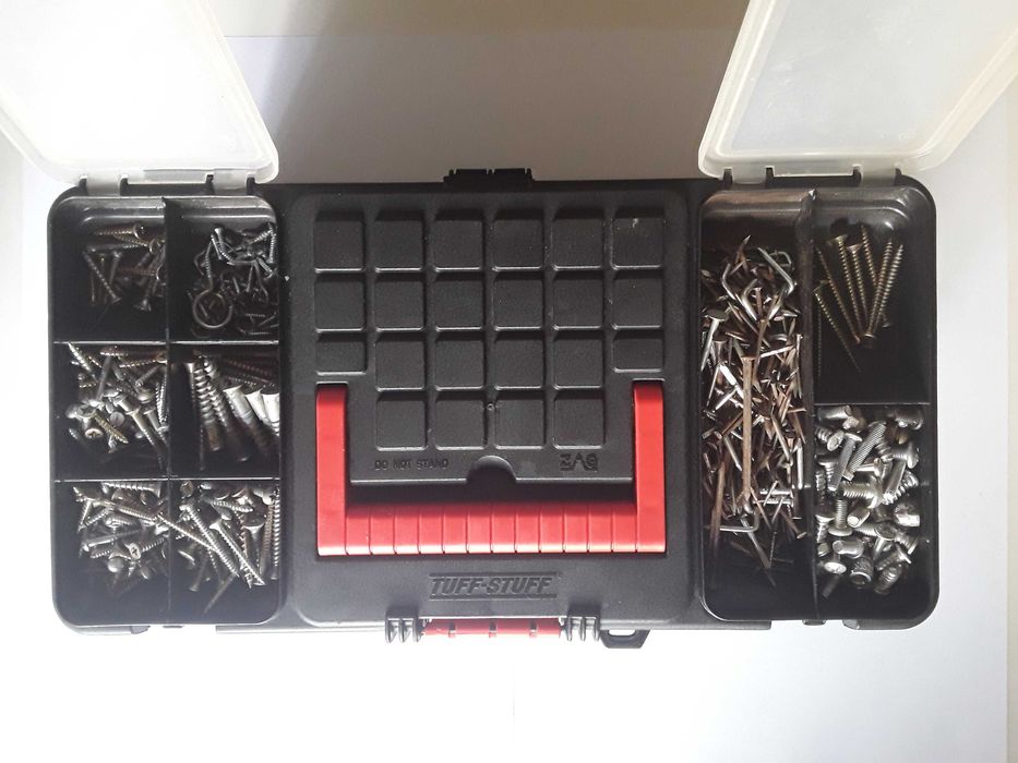 Caixa de ferramentas TUFF-STUFF + Ferramentas + Ferragens