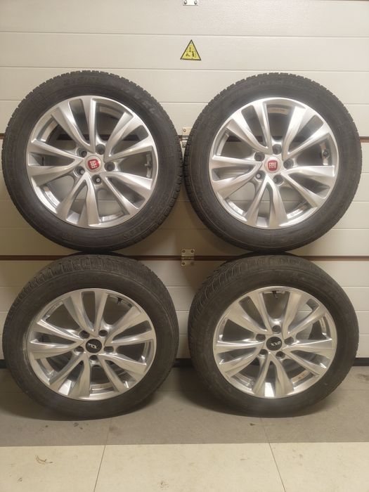 Koła z oponami zimowymi.