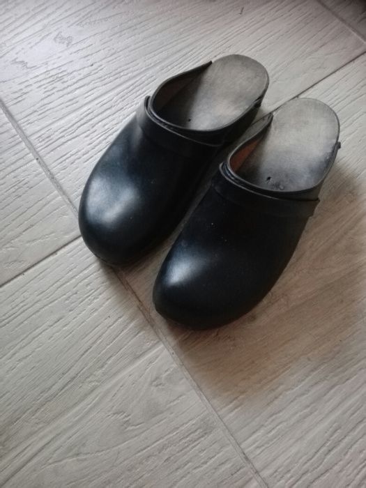 Chodaki drewniane czarne