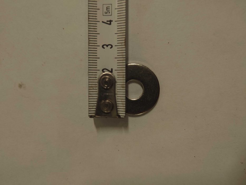 Śruby kwasoodporne ,nierdzewne  M8x25 , 8x45 podkładką 
i nakrętką.