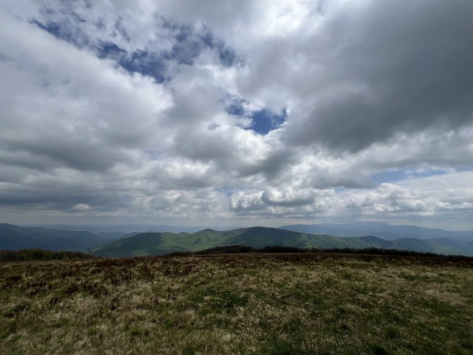 Здається будиночок. Баня і чан є на території