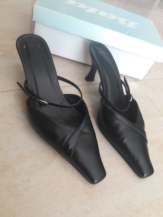 Mules de salto alto, em pele, tam 40