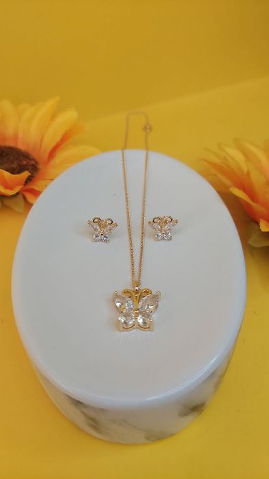 Conjunto de foleado a ouro 18 com zirconias.