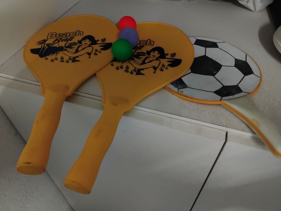 Raquetes, bolas e disco