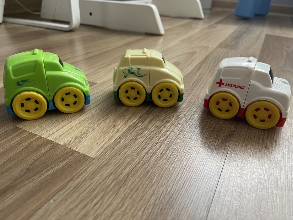 Samochody do składania „lego”, ambulans i inne