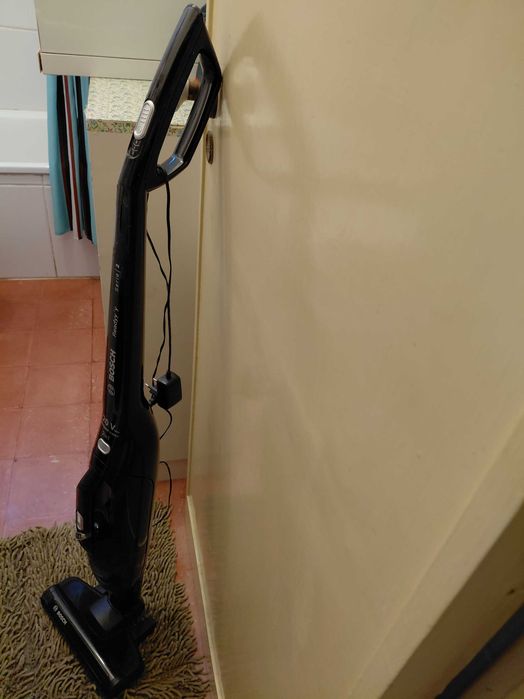 Aspirador Vertical 2 em 1 da Bosch com 20 v.