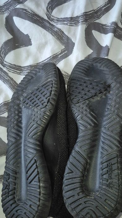 Ténis pretos addidas