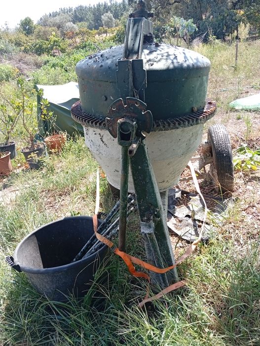 Betoneira usada 250 litros