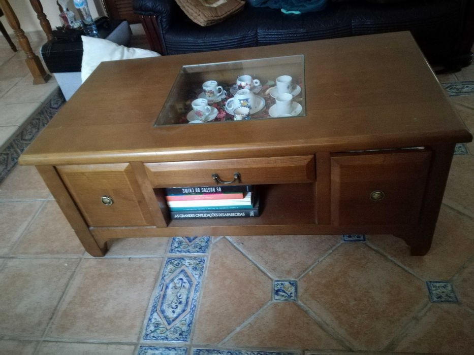 Mesa de centro retangular em cerejeira com gavetas e vidro
