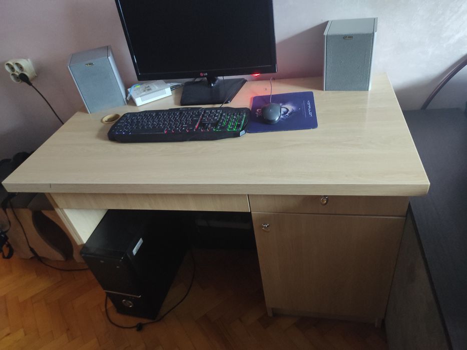 Стіл письмовий,комп'ютерний