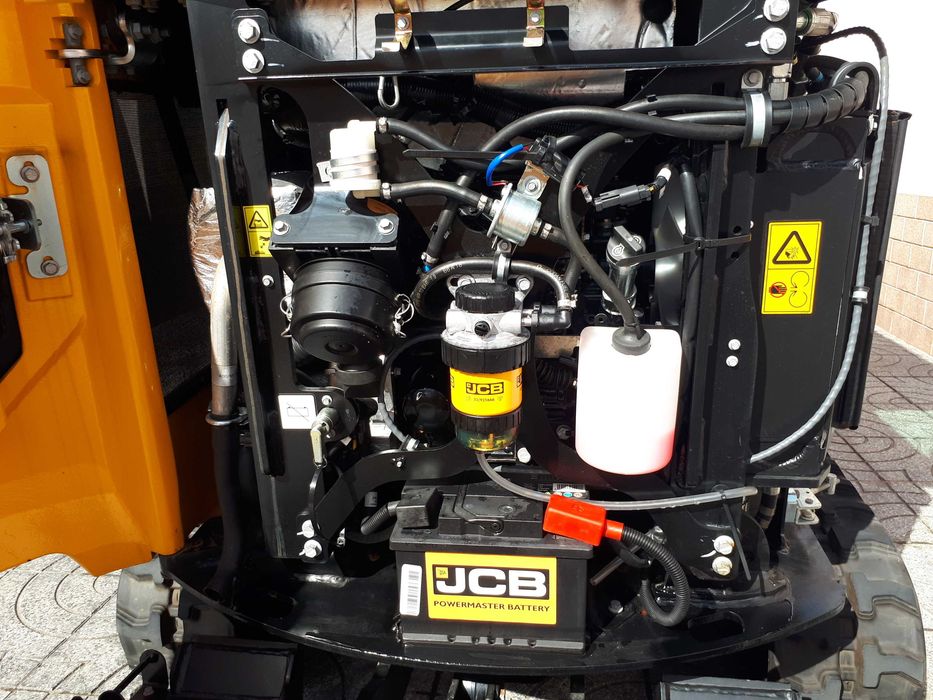 Máquina Escavadora Giratória Hidráulica JCB 19C-1