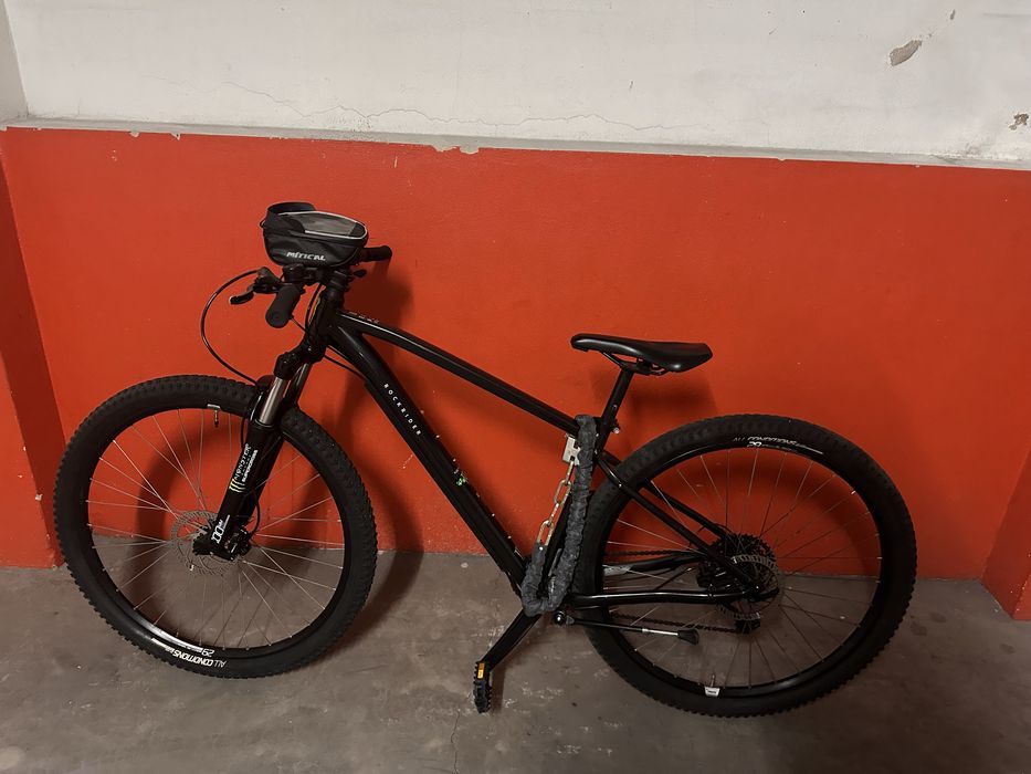 Bicicleta preta ST500 em otimo estado
