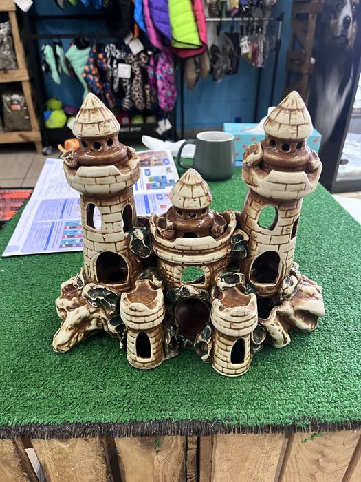 Замок в акваріум