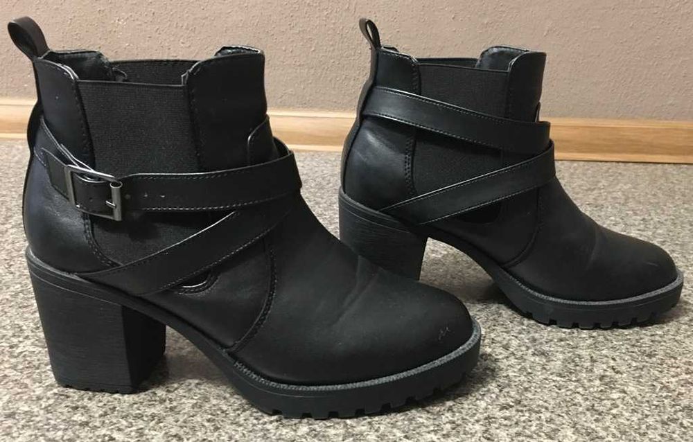 Eleganckie damskie botki sztyblety na koturnie RAINBOW rozmiar 39 !