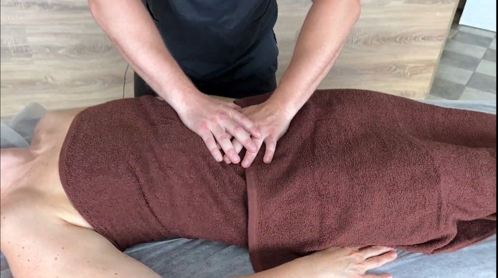 Масаж через одяг,покривало.