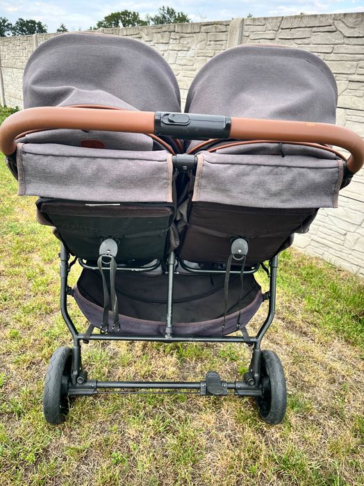 Wózek spacerowy bliźniak jeden po drugim dla rodzeństwa