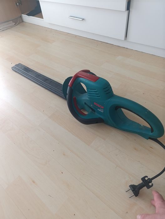 Кусторез BOSCH электрический