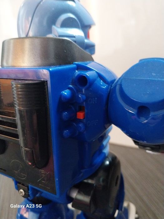 Robot zabawka światła dźwięk  strzelanie