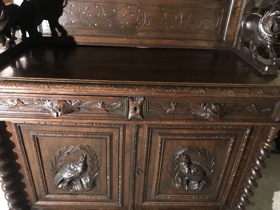 Буфет старовинний неоренесанс мисливський