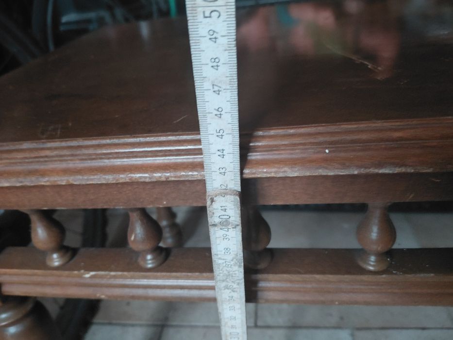 Mesinha antiga de madeira para sala de estar