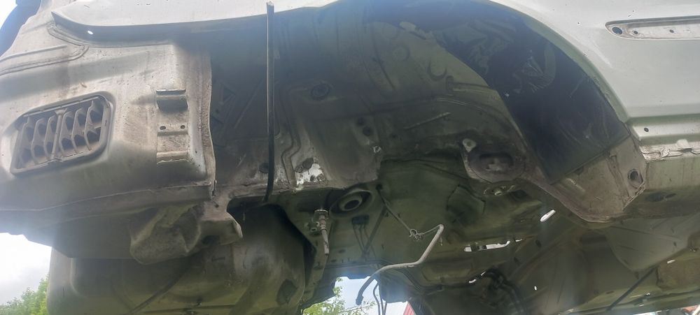 Кузов на розпил mercedes CLK w 209 кузовні деталі  209 цлк