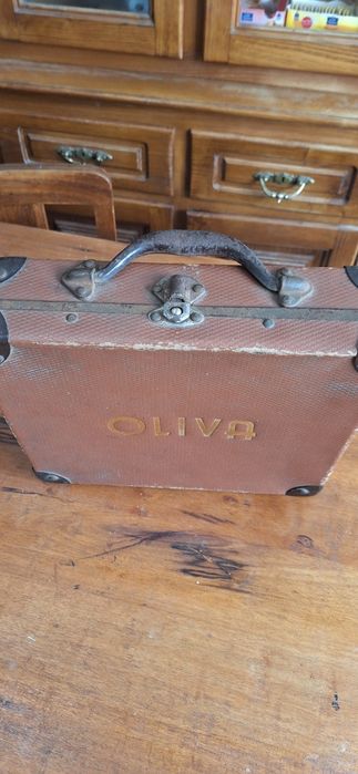 Mala de costura antiga da marca Oliva