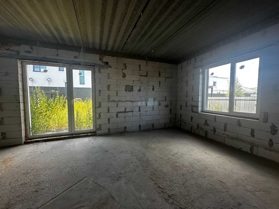 Дуплекс з великою ділянкою в Бучі