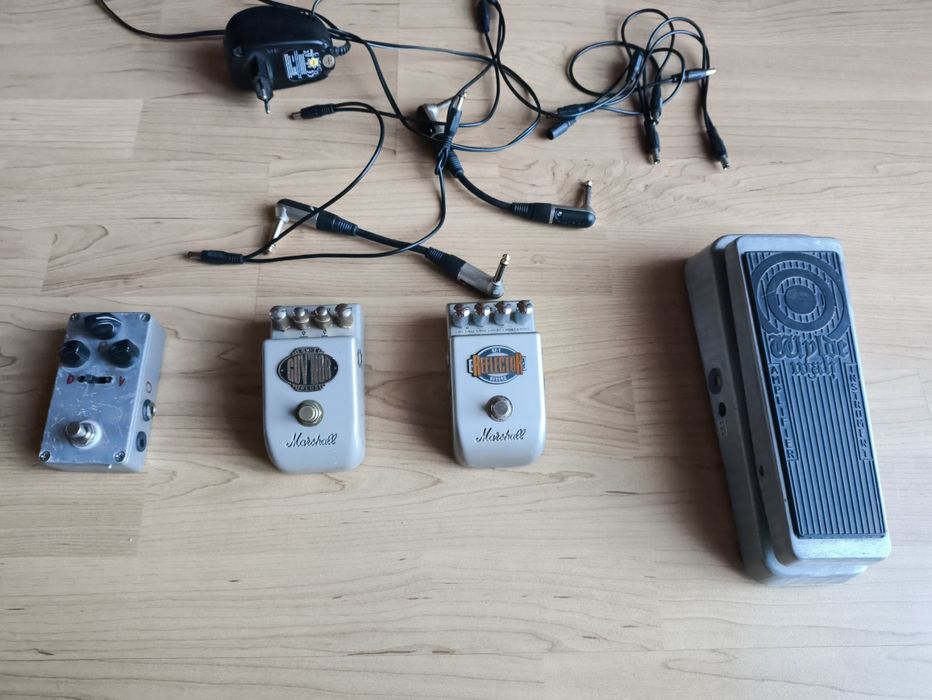 Marshall GV-2 Guv'nor plus, Marshall RF-1 Reflector, Dunlop ZW-45 Zakk Wylde Wag, kopia Suhr Root, zasilacz plus kabelki