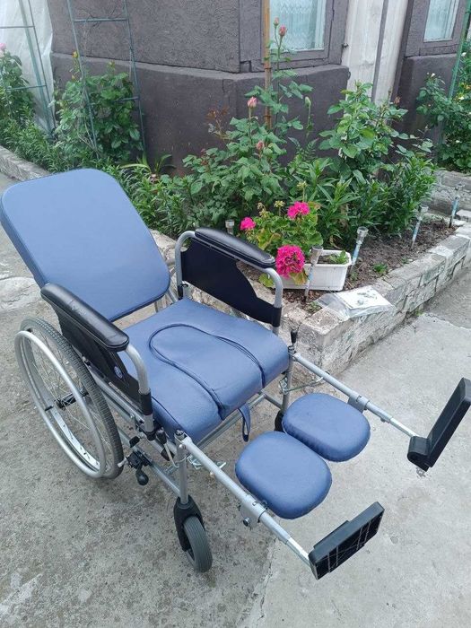 Інвалідний візок з туалетом