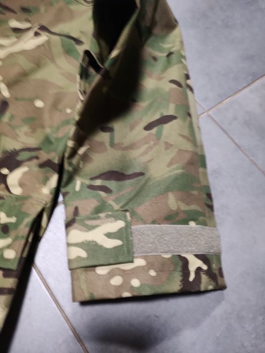 Мембранна куртка армії Великобританії.
Оригінальна непромокальна мембр