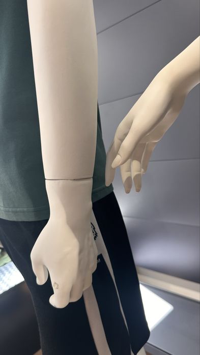 2 manequins masculino e feminino