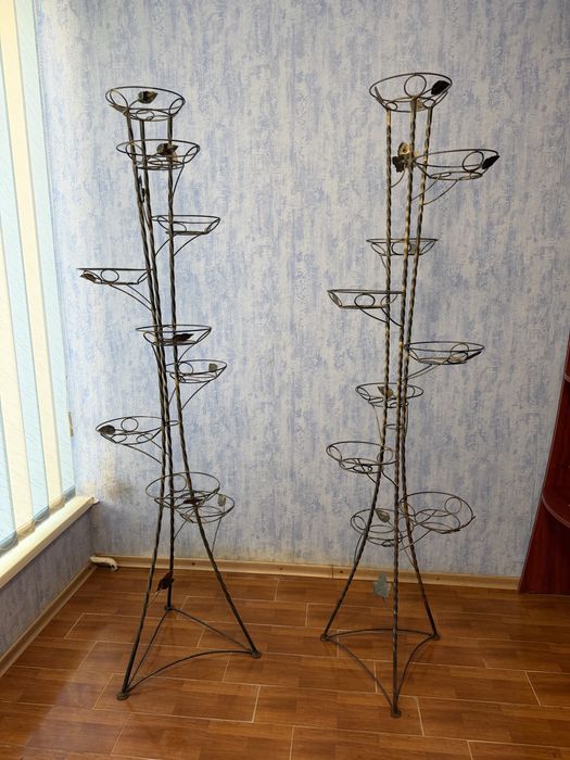 Підставки для квітів, горщики, лійки