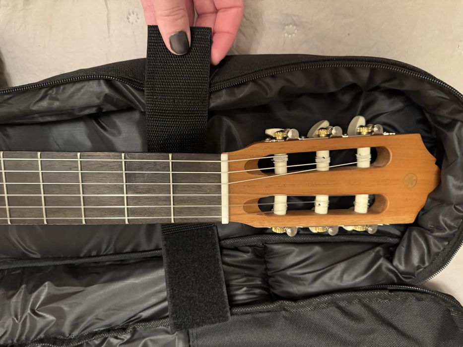 Гітара і кейс до неї