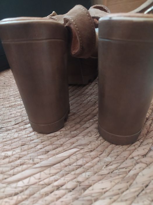 Sandálias salto alto camel e pretas - tam. 36