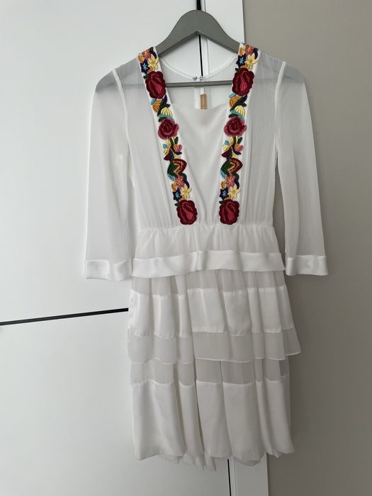 Жіноча сукня з машинною вишивкою бренду Isabel Garcia