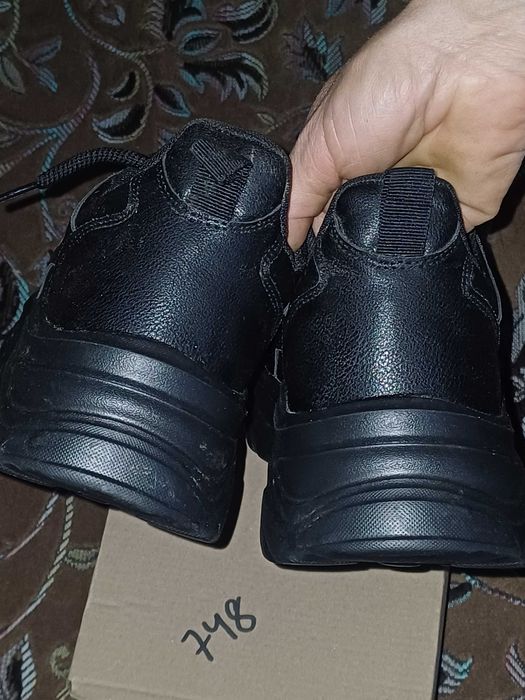 Продам жіноче взуття нове