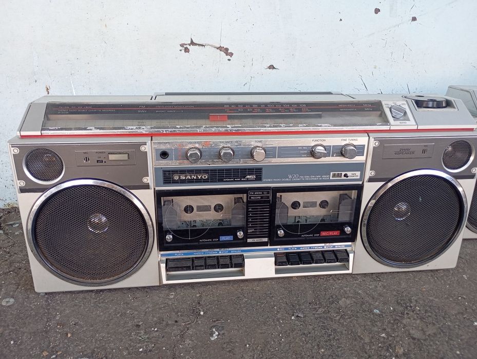 Магнитолы двух кассетные Sanyo
