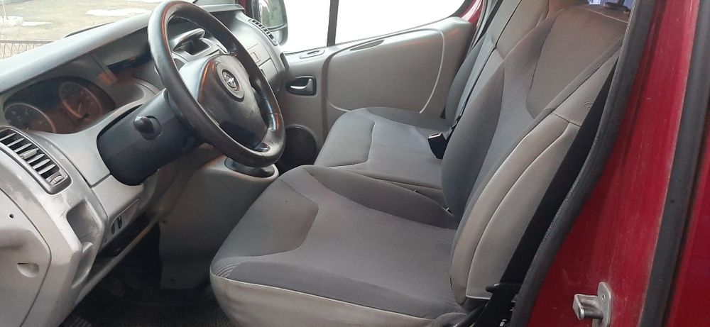 Vivaro long 9-osobowy 145 koni