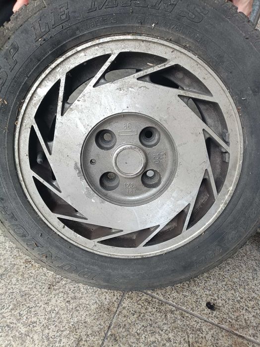 Pneus com jantes semi novos